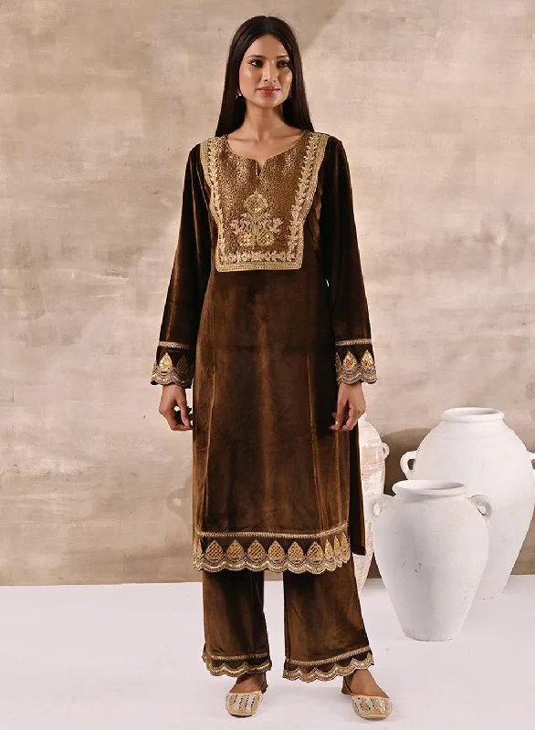 Golden Velvet Kurta Set With Heavy Front Yoke Zari Embroidery