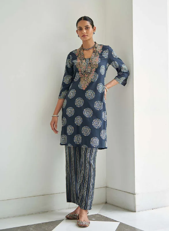 Green Printed Kurta Set with V Neck and Sequins Work