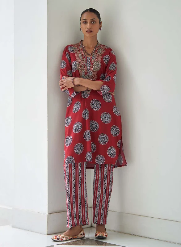 Red Printed Kurta Set with V Neck and Sequins Work